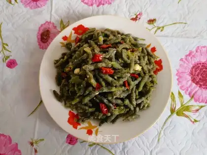 Garlic peppers and tweezers