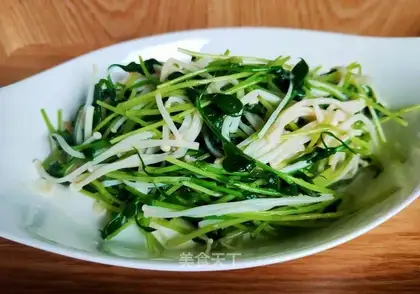Black bean sprouts with golden needle mushrooms