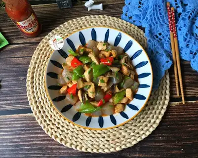 Pyramid chicken gravy