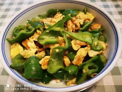 Spry pepper fried eggs