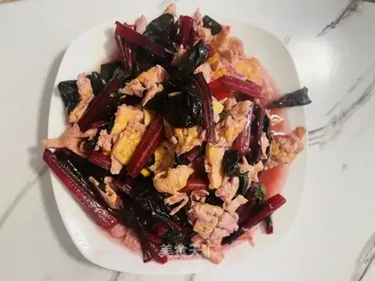 Red spinach fried eggs