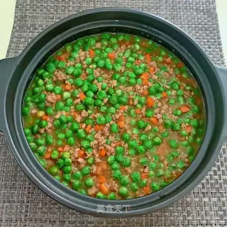 Peas, fried meat