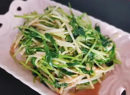 Black bean sprouts with golden needle mushrooms