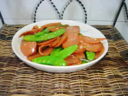 stir-fried sausage with double pepper