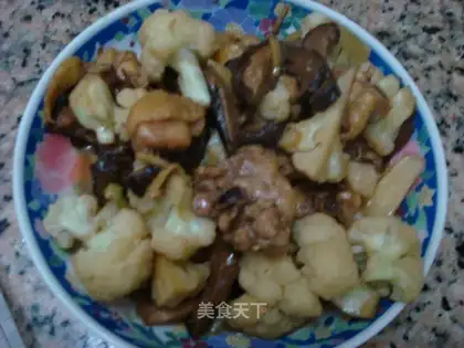 Stewed chicken with mushroom and cauliflower