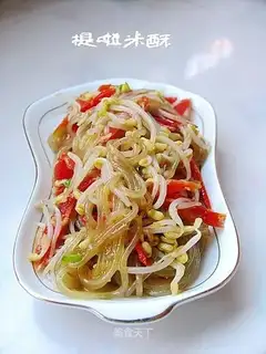 Ginger bean sprouts mixed with vermicelli