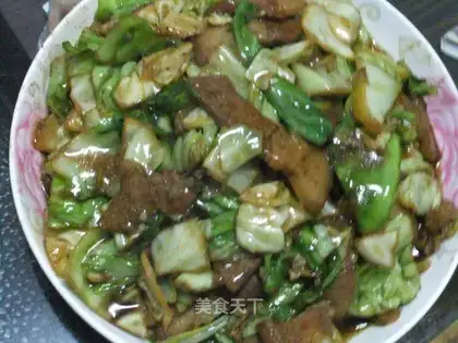 Sauteed pork belly with cabbage and spicy sauce