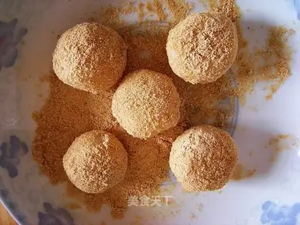 Tangyuan or bean noodle roll