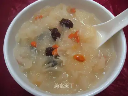 Tremella, jujube, wolfberry porridge