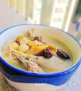 Duck and American ginseng soup