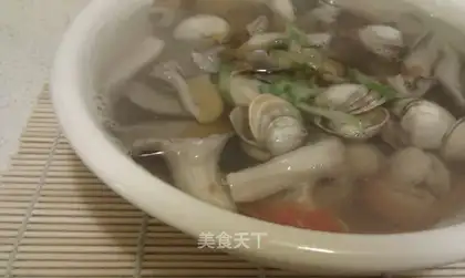 Fresh mushroom and clam soup
