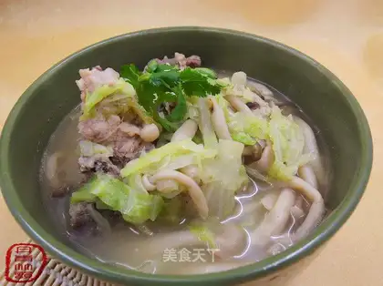 Stewed pork ribs with double mushrooms and cabbage