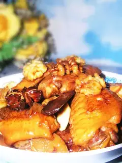 Roasted chicken wings with nuts