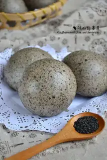 Black sesame steamed buns