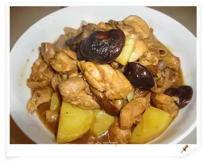 Chicken leg stewed with mushrooms and potatoes
