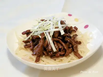 Sauce shredded beef