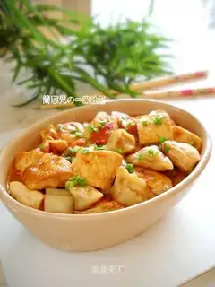 Home-cooked tofu with tomato sauce