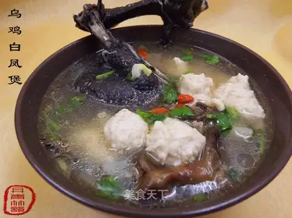Black chicken and white chicken pot