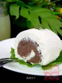 Bean paste milk roll