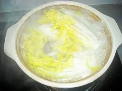 Salted bone soup baby cabbage