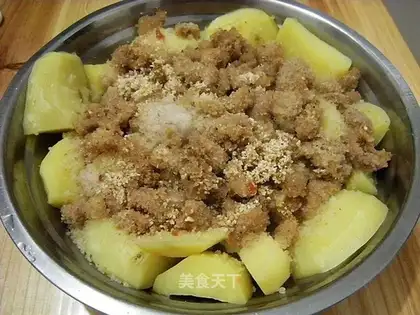 Steamed pork with potato flour