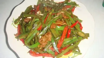 stir-fried pork with shredded kidney beans