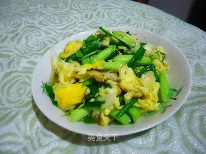 Scrambled eggs with green garlic
