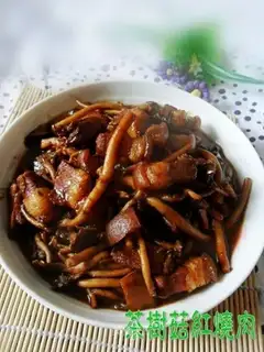 Braised pork with tea tree mushroom
