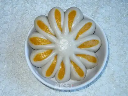 Golden flower steamed buns