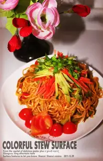 Colorful braised noodles