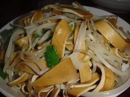 stir-fried dried tofu with garlic sprouts and bean sprouts
