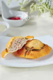 Golden straw hat shrimp