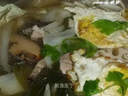 Mushroom, lotus root, mixed vegetable hot pot