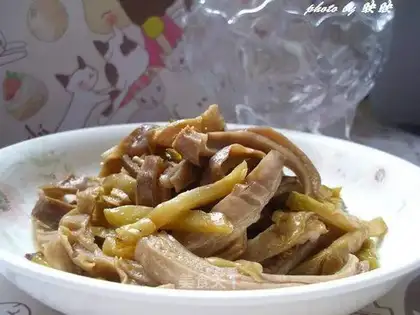 stir-fried pork tripe with pickled mustard