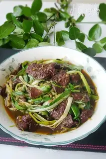 Fried duck blood with green garlic