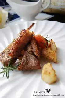 Roasted lamb chops with vanilla