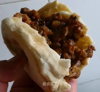 "Mutton kebabs" with steamed buns