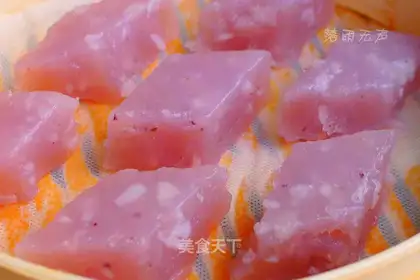 Blueberry Horseshoe Cake