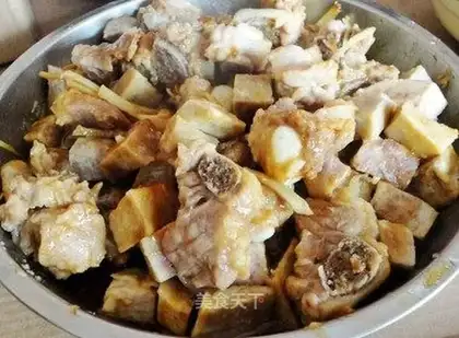 Steamed pork ribs with taro