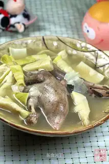 Stewed duck with wet dried bamboo shoots