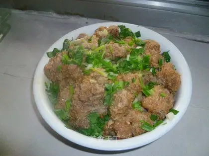 Steamed pork with glutinous rice flour