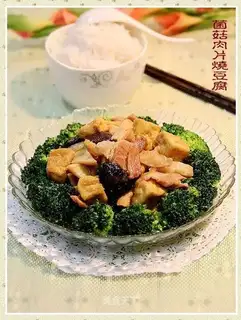Stewed pork with mushroom and bean curd