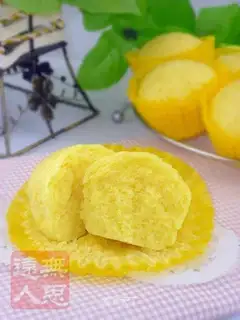 Golden steamed cake