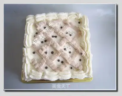 Simply decorate cream cake