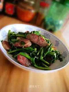 stir-fried sausage with garlic sprouts