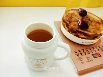 A tan and a red date tea