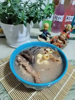 Chicken-toe soup with a tatter
