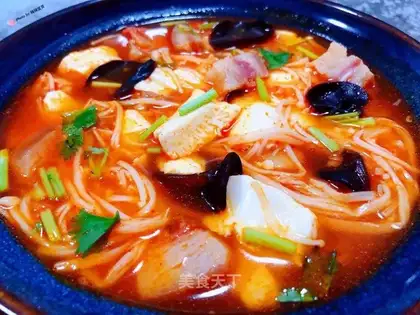 Spicy pickles, pork-to-be soup