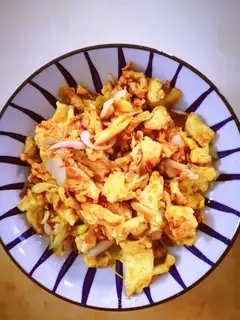 Onion fried eggs