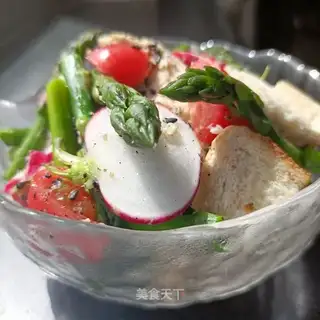 Chicken pecan toast salad